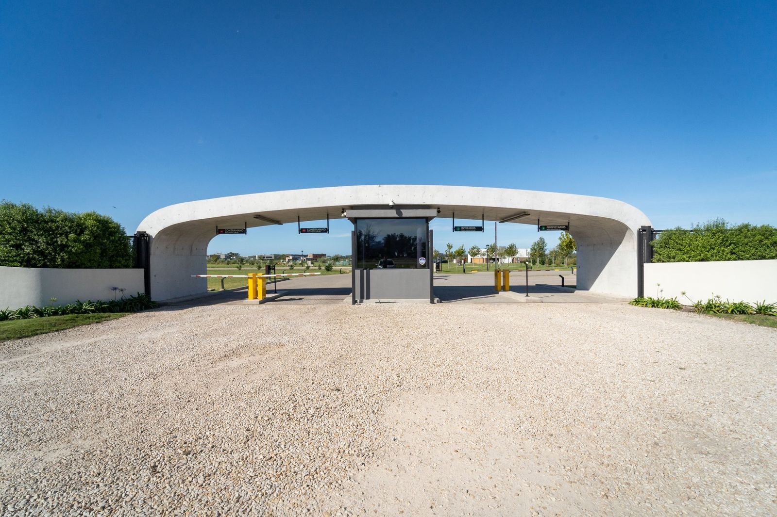 Pórtico de acceso con control de seguridad